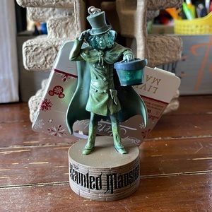 BNWT Disney’s Haunted Mansion ornament; light-up Hatbox Ghost